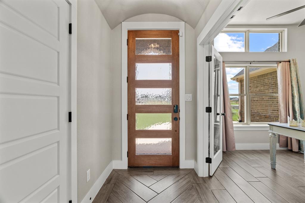 1030 Alex Drive Springtown, TX 76082 - Photo 5 of 40