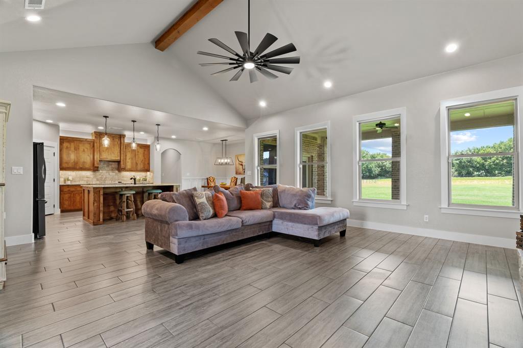 1030 Alex Drive Springtown, TX 76082 - Photo 8 of 40