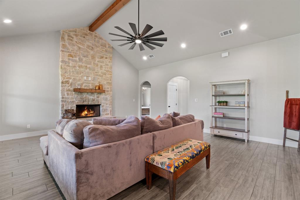 1030 Alex Drive Springtown, TX 76082 - Photo 10 of 40