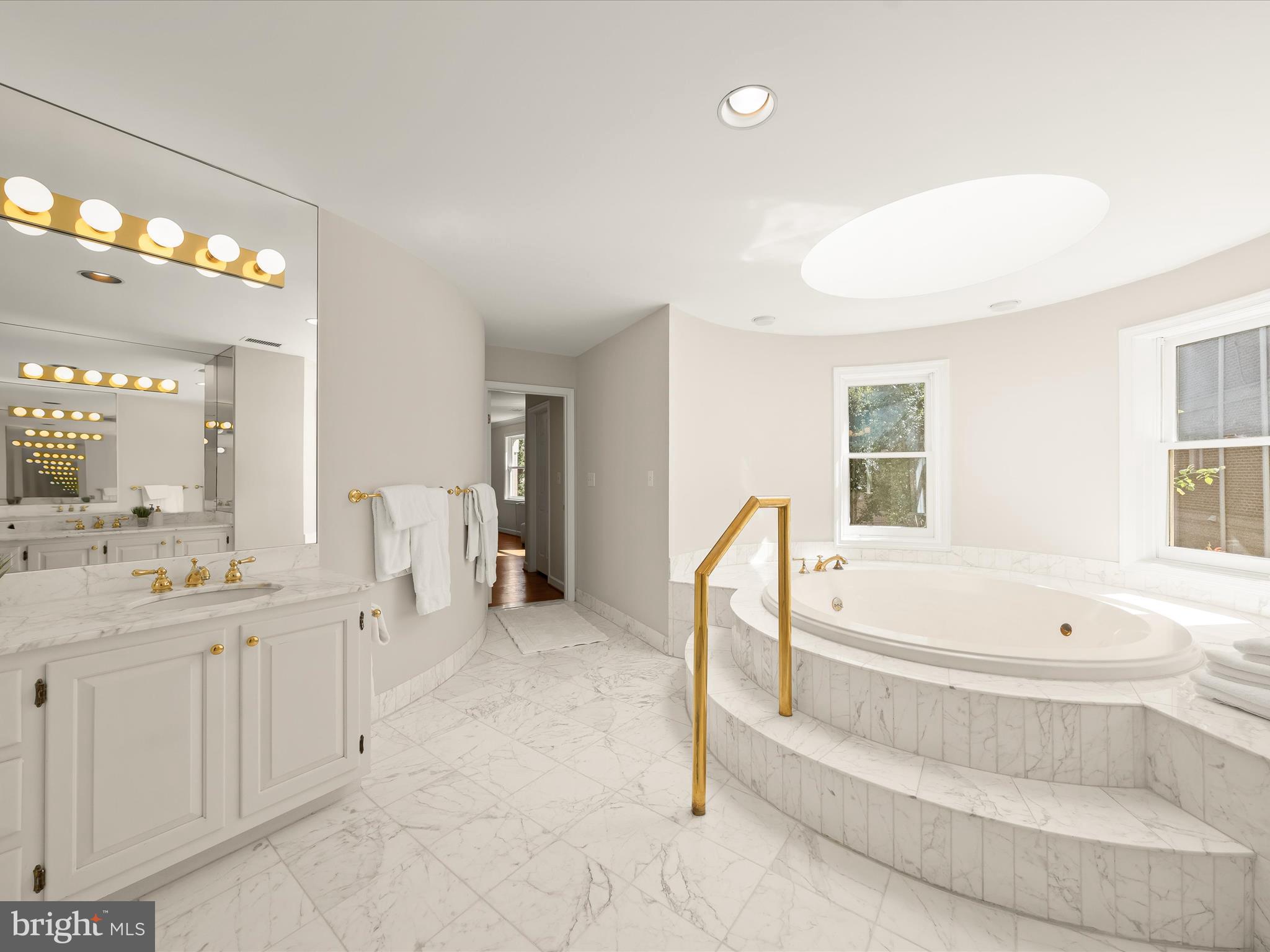 4700 Foxhall Crescent Northwest Washington, DC 20007 - Photo 21 of 46 foxhall034