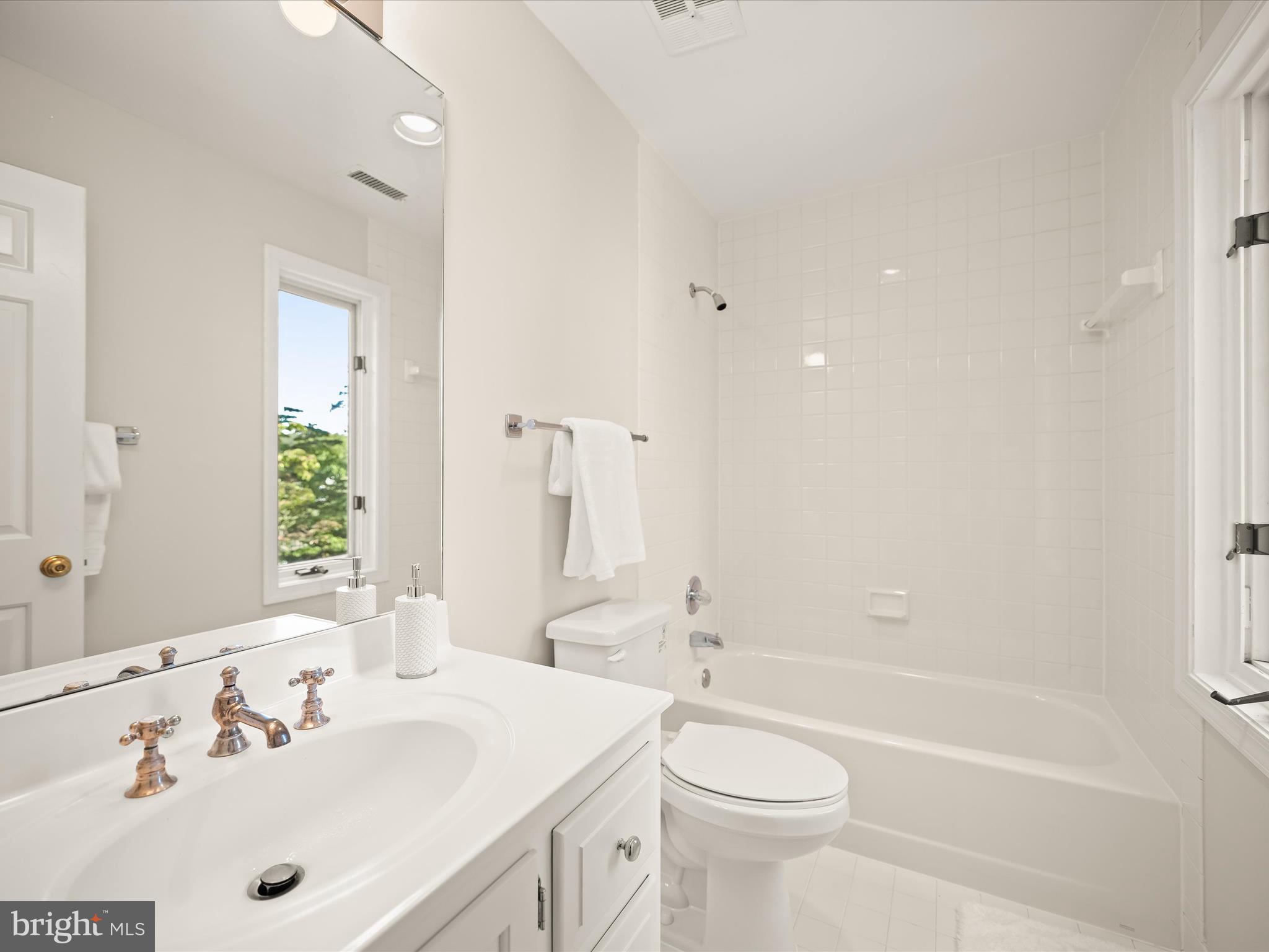 4700 Foxhall Crescent Northwest Washington, DC 20007 - Photo 25 of 46 foxhall025