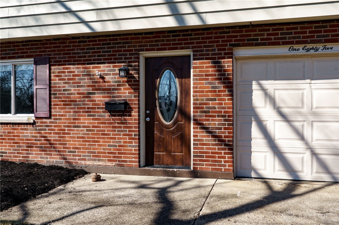 185 Woods Road Springboro, OH 45066 - Photo 3 of 27 Gallery Image 3