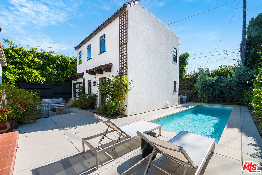 4359 Clybourn Avenue Toluca Lake, CA 91602 - Photo 23 of 45 a view of backyard with patio