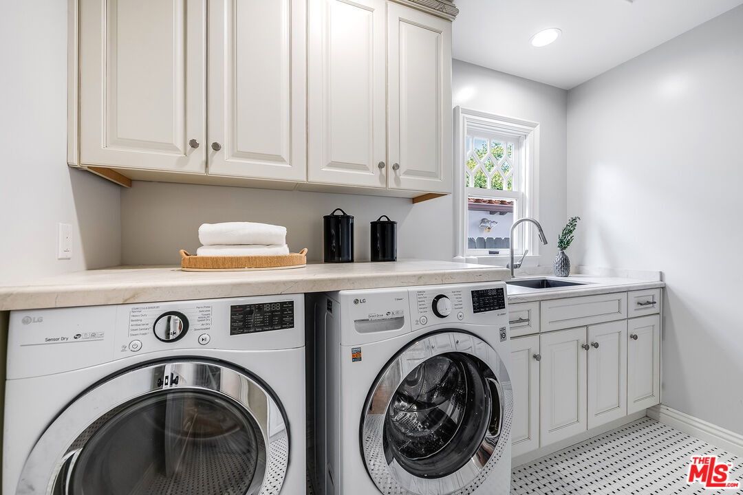 4359 Clybourn Avenue Toluca Lake, CA 91602 - Photo 33 of 45 a utility room with sink dryer and washer