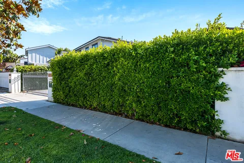 $2,925,000 | 4359 Clybourn Avenue, Toluca Lake, CA 91602