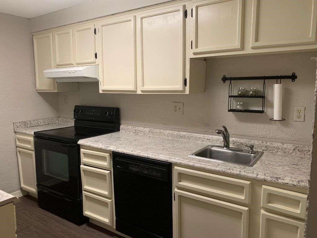 507 Hunters Path Road, Unit 4 Bridgeville, PA 15017 - Photo 4 of 7 Gallery Image 4