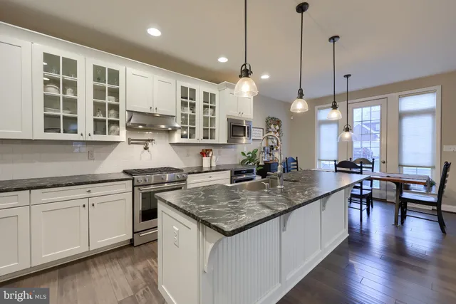 $675,000 | 1118 Edgemoor Court, Lancaster, PA 17601