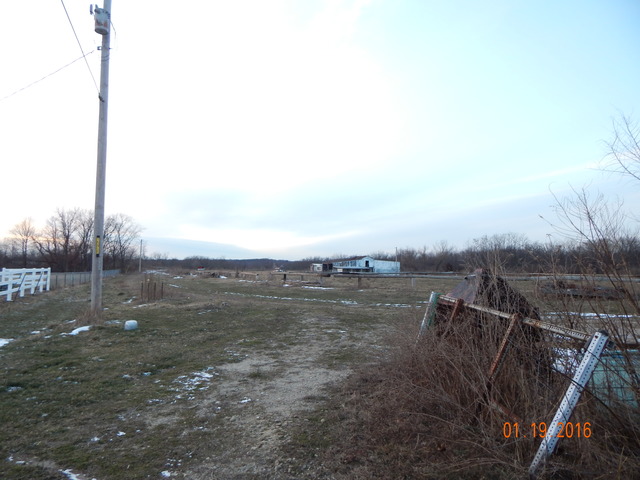 2827 East 2575th Road Marseilles, IL 61341 - Photo 10 of 15 a view of a dry yard with wooden fence