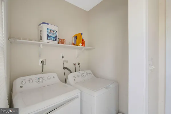$2,350 | 1553 19th Street North, Unit 2, Arlington, VA 22209