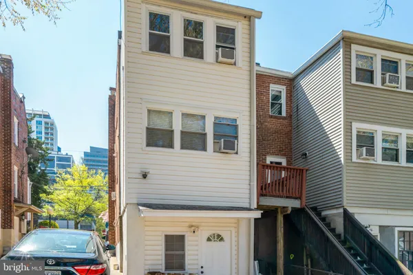 $2,350 | 1553 19th Street North, Unit 2, Arlington, VA 22209