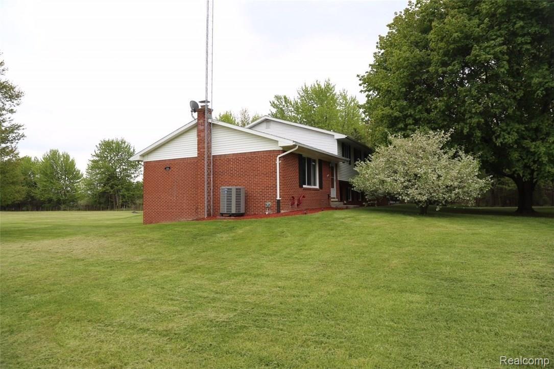 8116 Hemingway Road Howell, MI 48855 - Photo 3 of 33 gary side 22.jpg