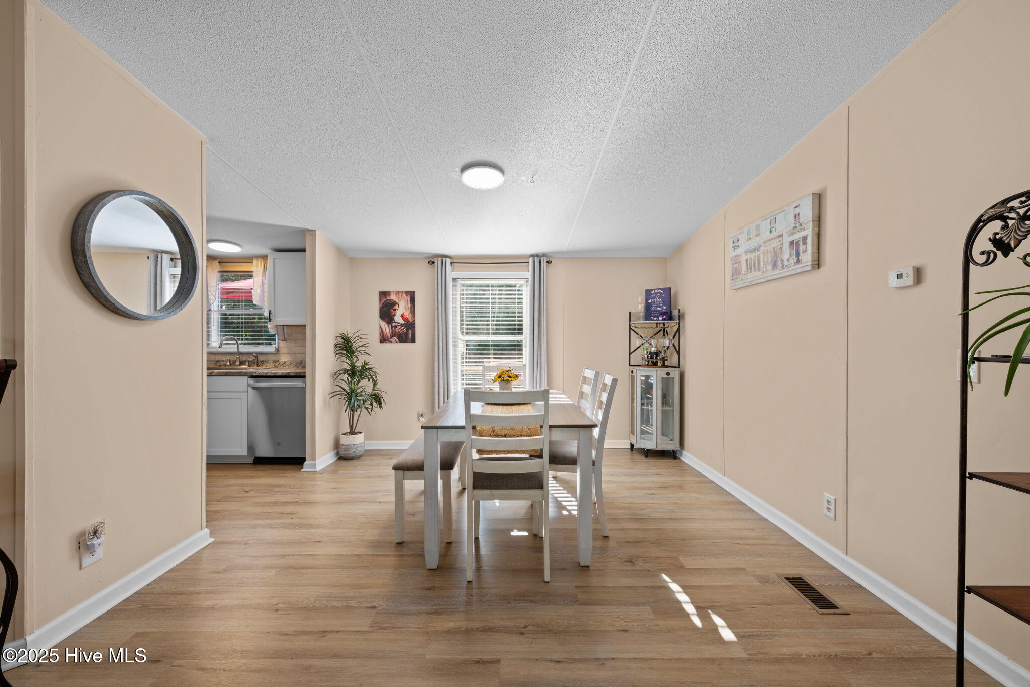 641 Mill Pond Road Bayboro, NC 28515 - Photo 9 of 38 Dining room