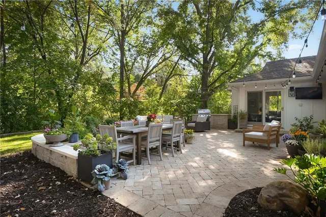 $949,000 | 9331 Ensley Lane, Leawood, KS 66206