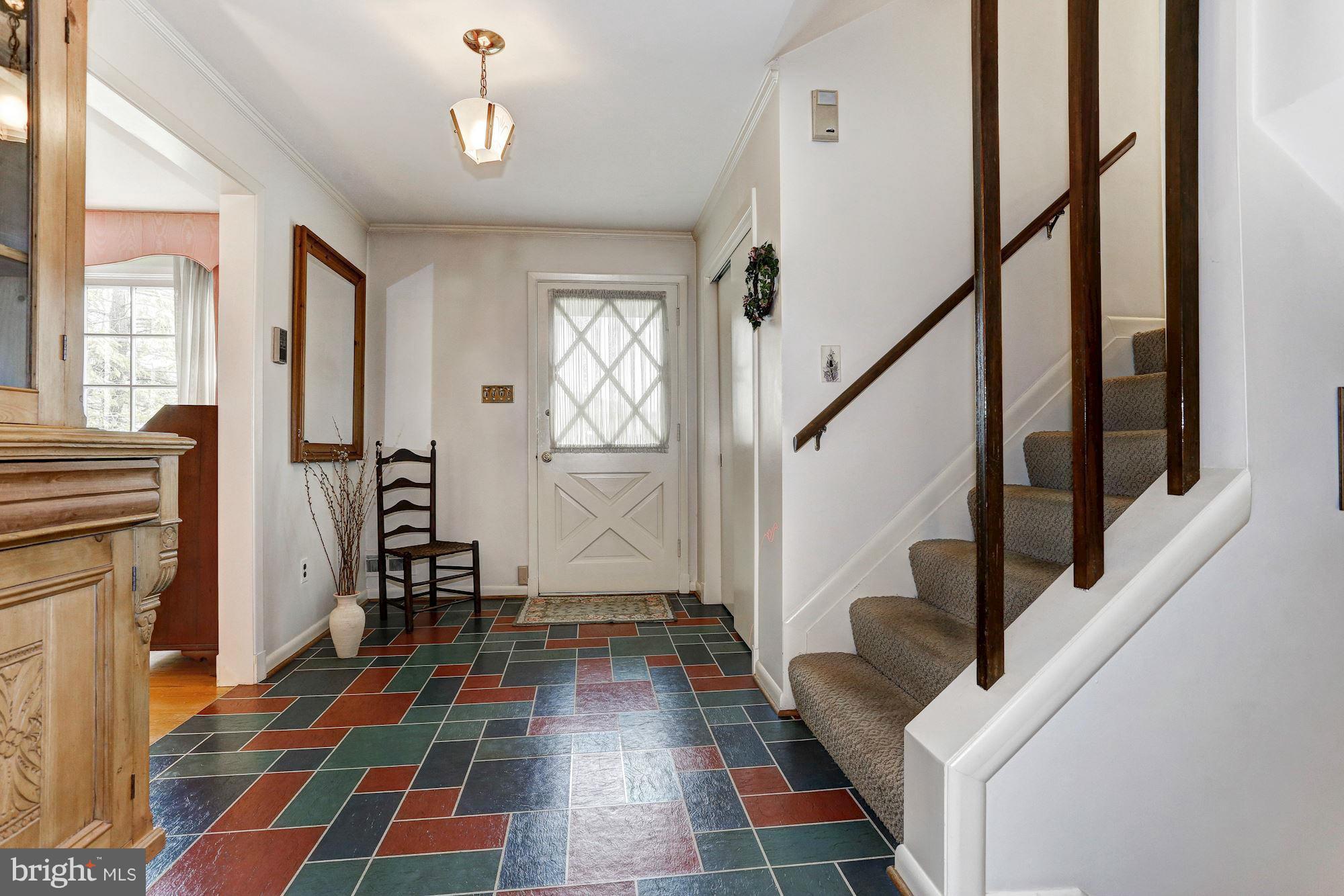 121 Croftley Road Lutherville-Timonium, MD 21093 - Photo 13 of 29 Foyer