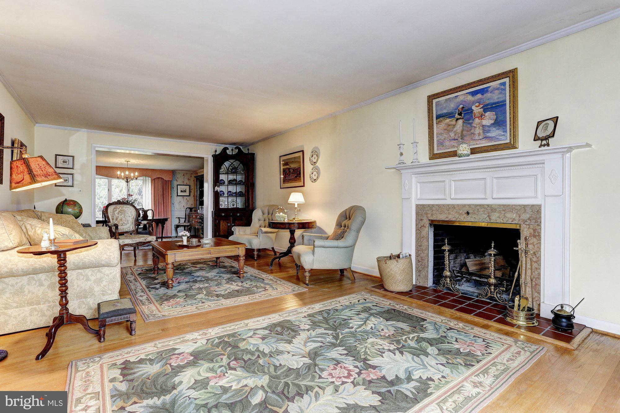 121 Croftley Road Lutherville-Timonium, MD 21093 - Photo 14 of 29 Living Room