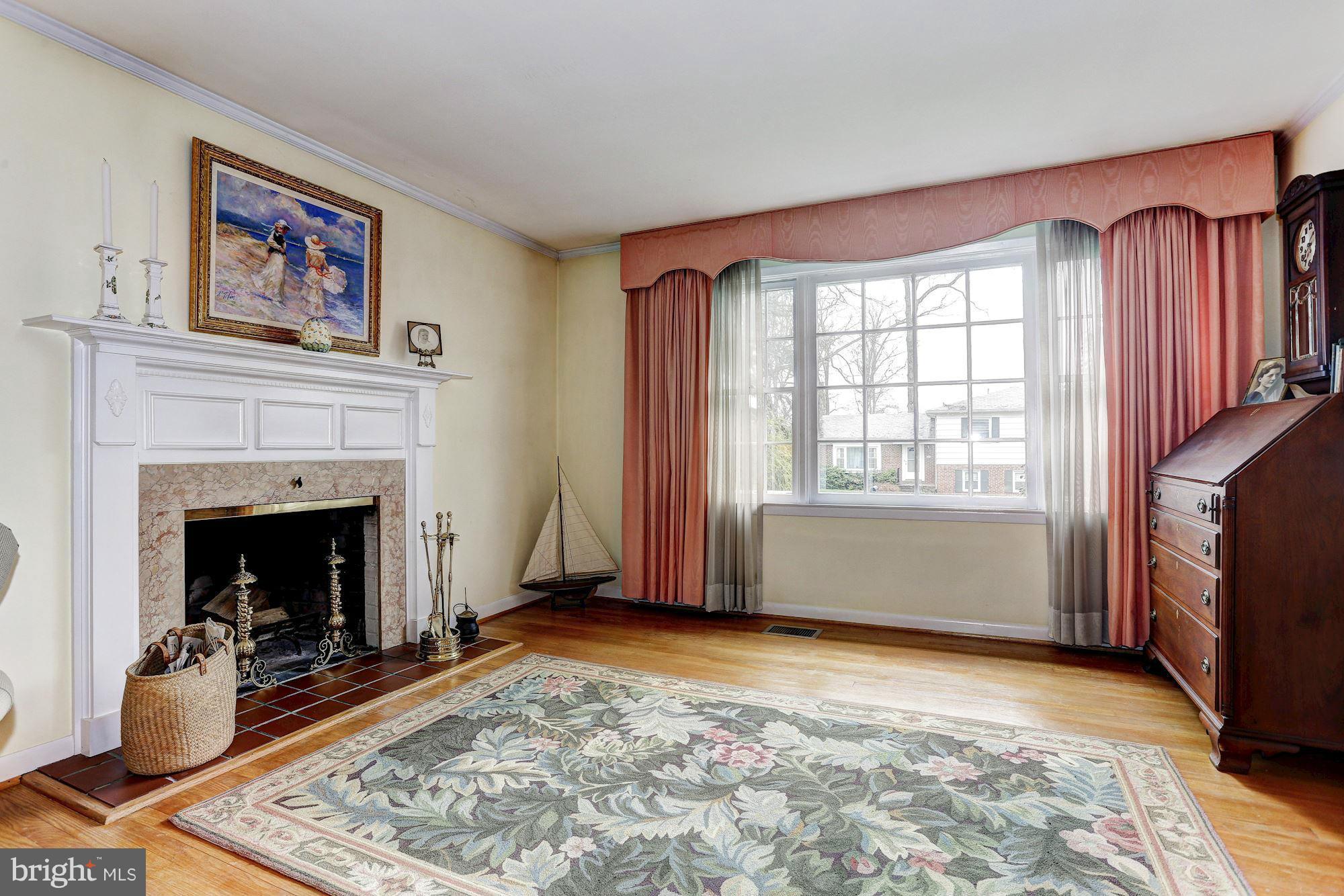 121 Croftley Road Lutherville-Timonium, MD 21093 - Photo 15 of 29 Living Room