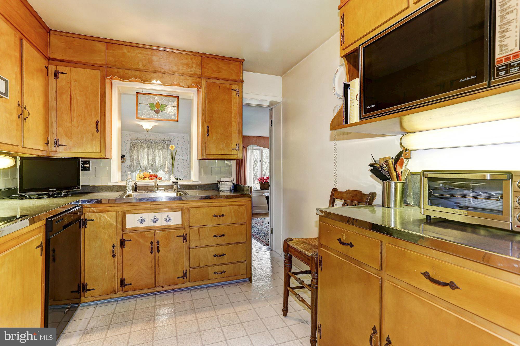 121 Croftley Road Lutherville-Timonium, MD 21093 - Photo 19 of 29 Kitchen
