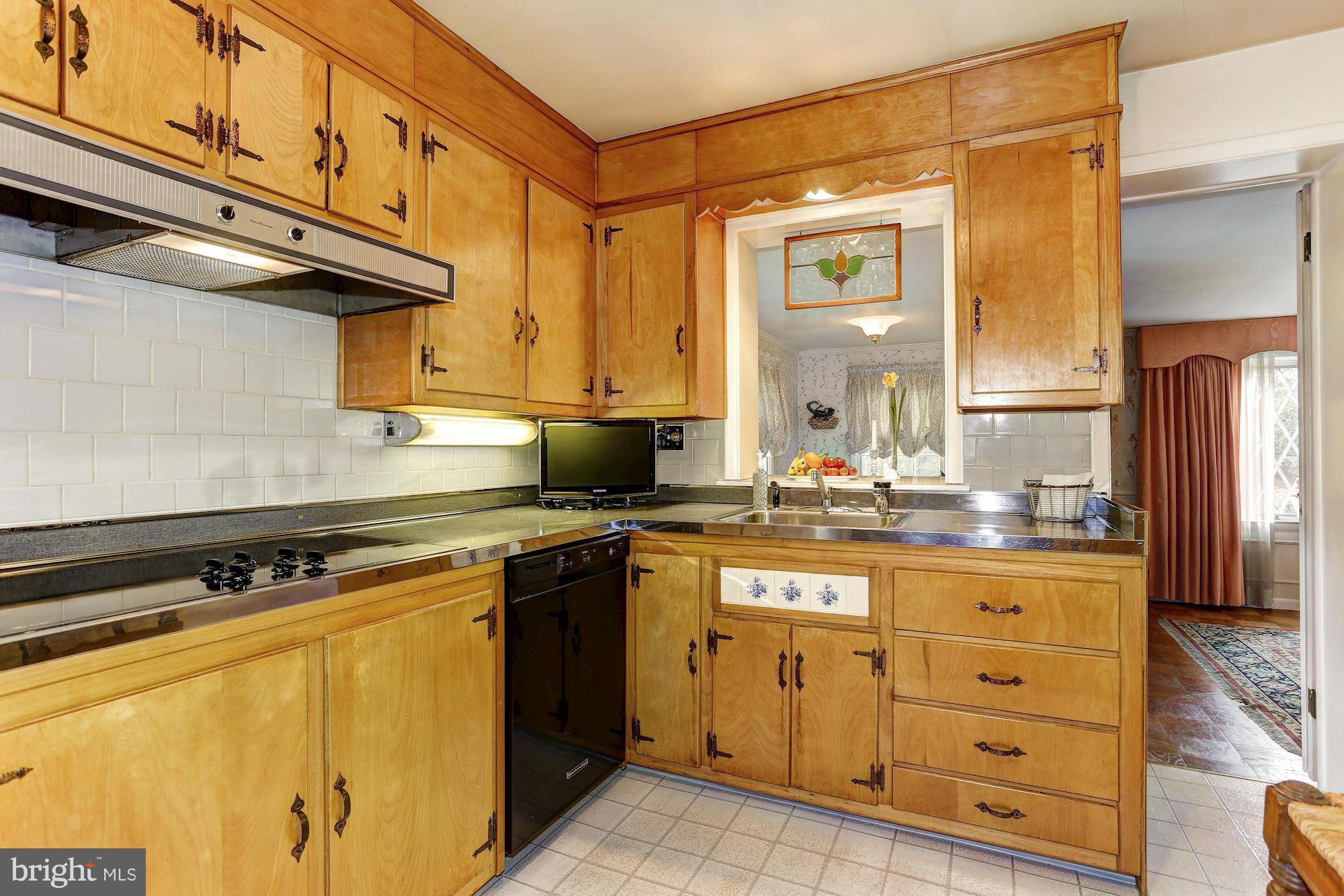 121 Croftley Road Lutherville-Timonium, MD 21093 - Photo 20 of 29 Kitchen