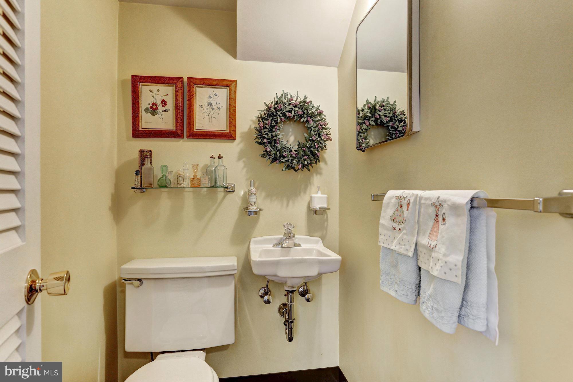 121 Croftley Road Lutherville-Timonium, MD 21093 - Photo 28 of 29 Powder Room