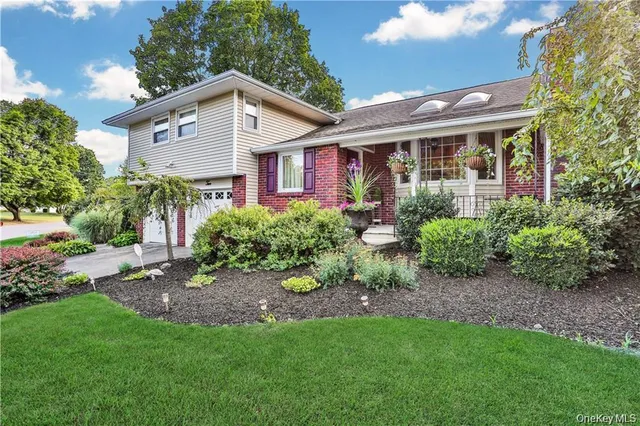 $539,000 | 2 Split Tree Drive, New Windsor, NY 12553