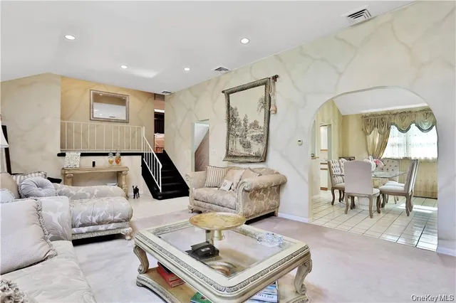 $539,000 | 2 Split Tree Drive, New Windsor, NY 12553