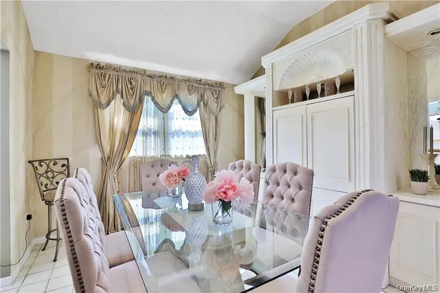 $539,000 | 2 Split Tree Drive, New Windsor, NY 12553