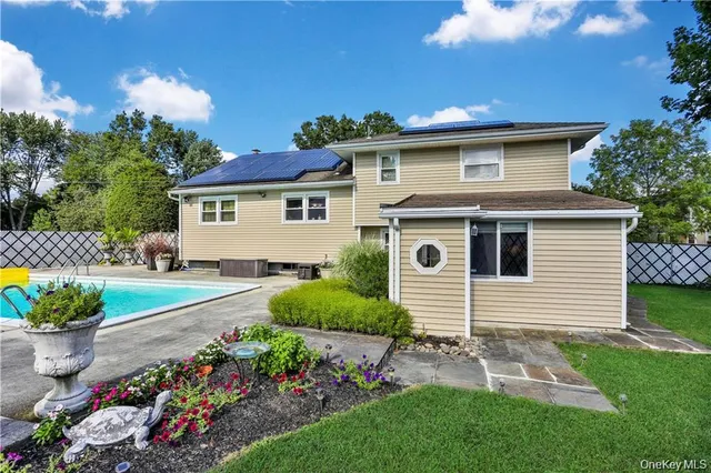 $539,000 | 2 Split Tree Drive, New Windsor, NY 12553