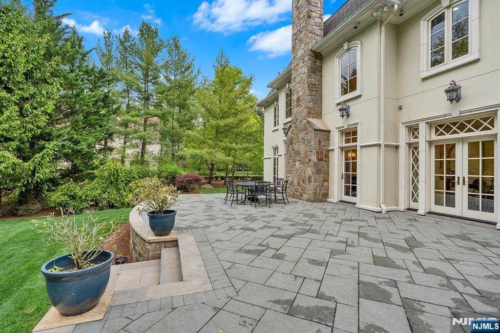 1 Sandstone Ridge Upper Saddle River, NJ 07458 - Photo 36 of 48