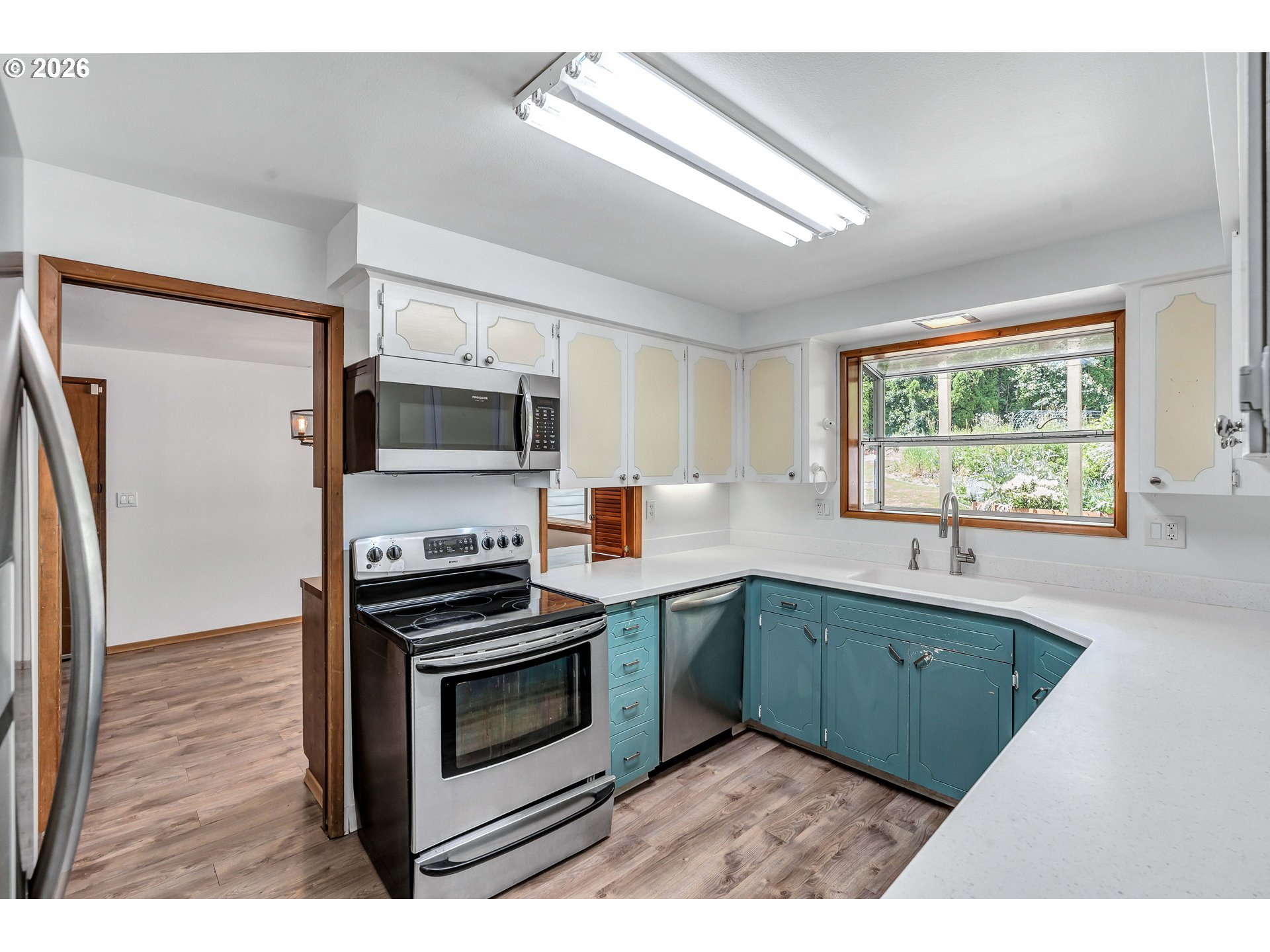 8025 Southwest Schiller Road Portland, OR 97225 - Photo 12 of 48