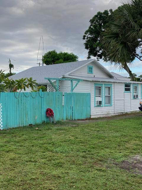 4649 Southeast May Avenue Stuart, FL 34997 - Photo 4 of 16 Photo 4