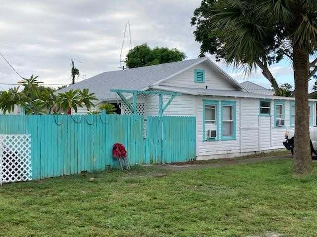 4649 Southeast May Avenue Stuart, FL 34997 - Photo 5 of 16 Photo 5