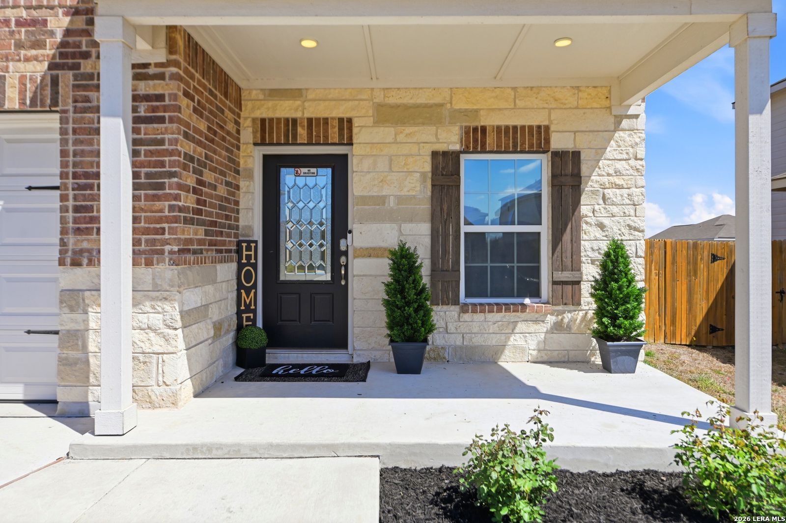9123 Bennett Forest Converse, TX 78109 - Photo 2 of 19 a front view of a house