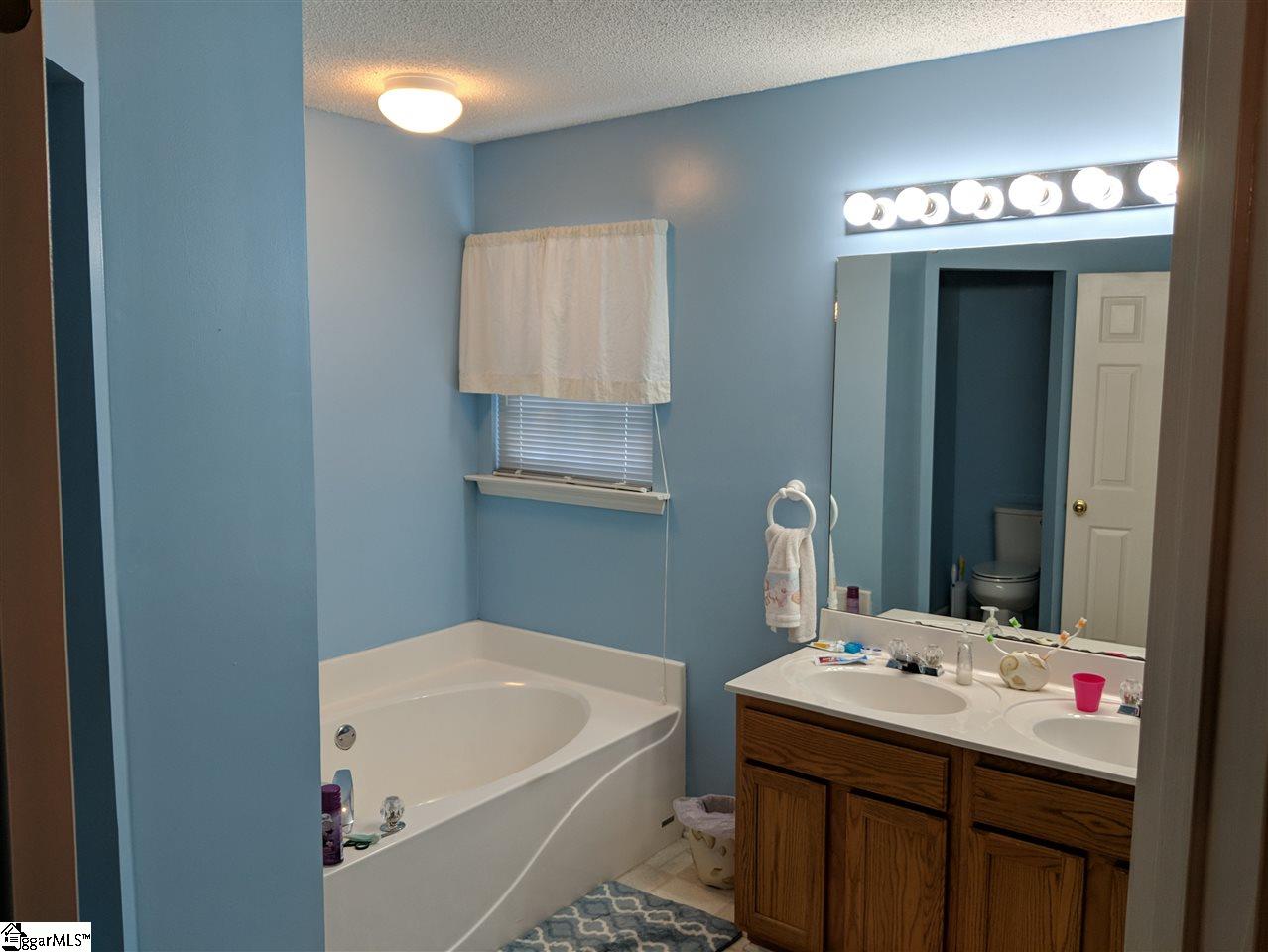 106 Raleigh Court Simpsonville, SC 29681 - Photo 8 of 16 Gallery Image 8