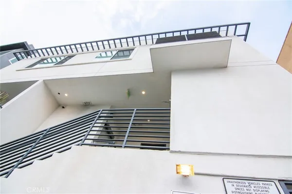 $3,000 | 1183 Crenshaw Boulevard, Unit 201, Los Angeles, CA 90019