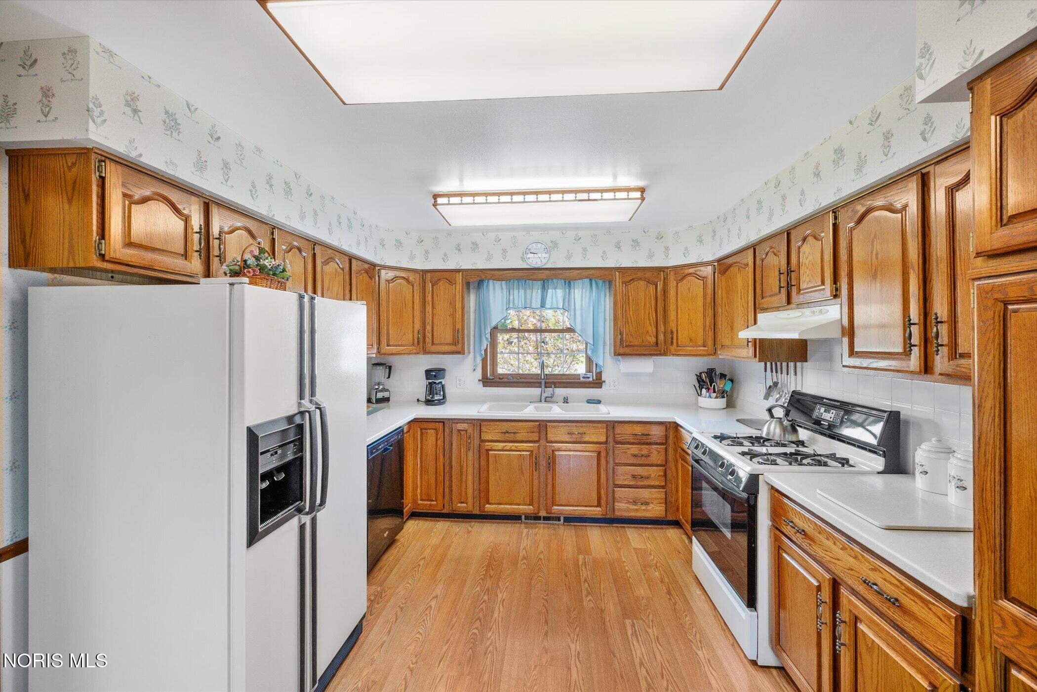 3159 Pickle Road Oregon, OH 43616 - Photo 15 of 41 25-DSC6601