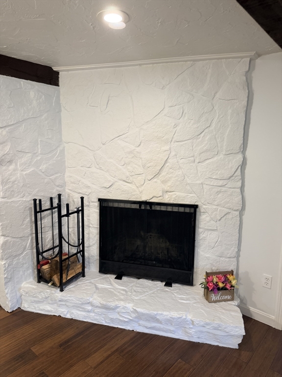 18 Boxford Road Topsfield, MA 01983 - Photo 21 of 37 a fireplace with wooden floor