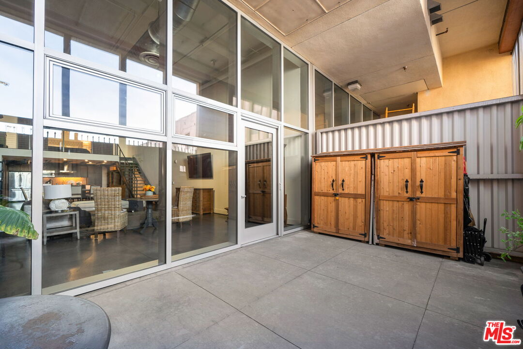 120 South Hewitt Street, Unit 6 Los Angeles, CA 90012 - Photo 37 of 48 a view of an entryway with a door