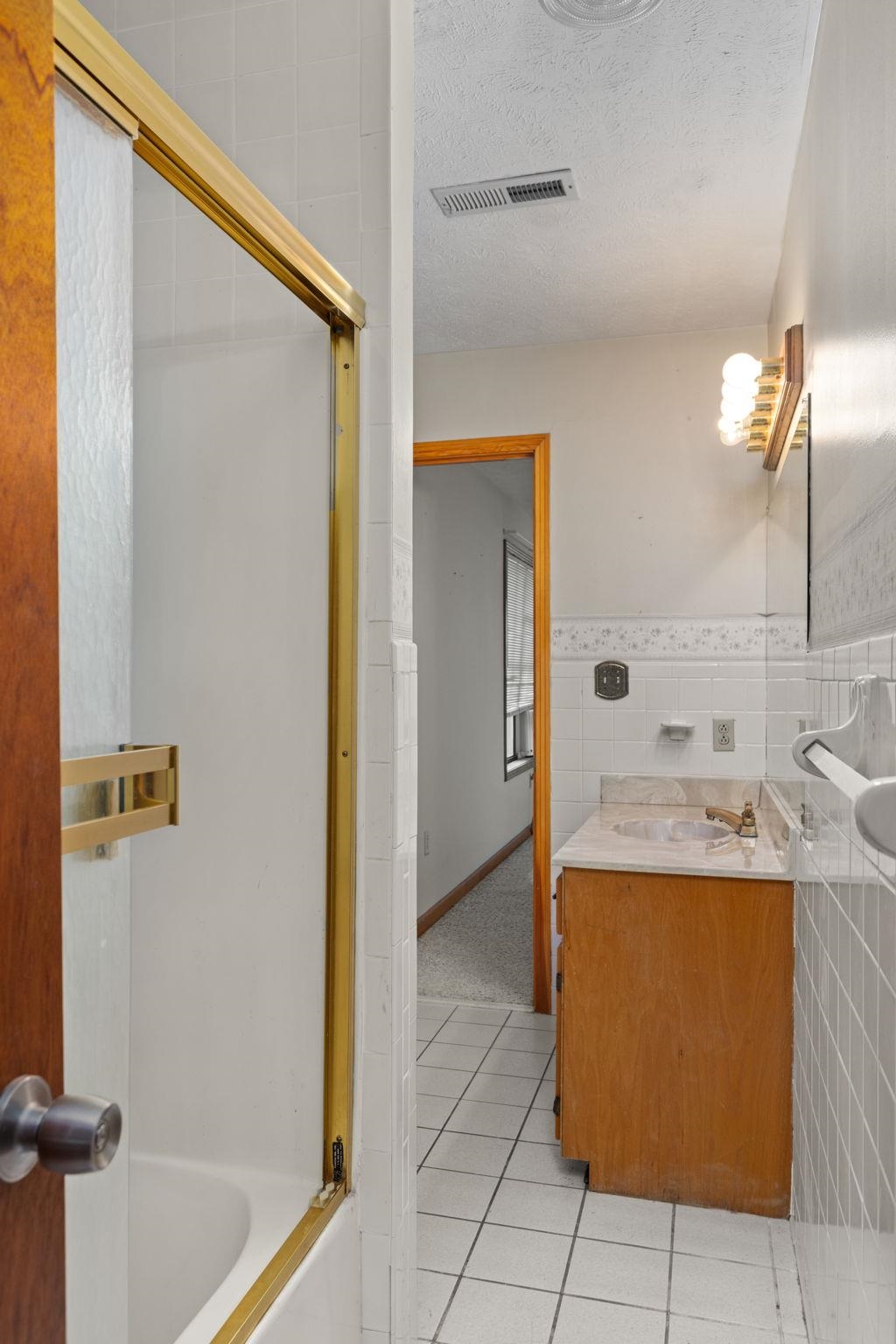 165 Highway 201 Reagan, TN 38368 - Photo 27 of 40 a bathroom with a tub a sink and mirror