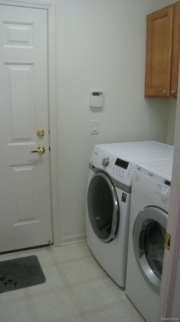 756 Enchantment Drive Rochester, MI 48307 - Photo 11 of 21 11 laundry.jpg
