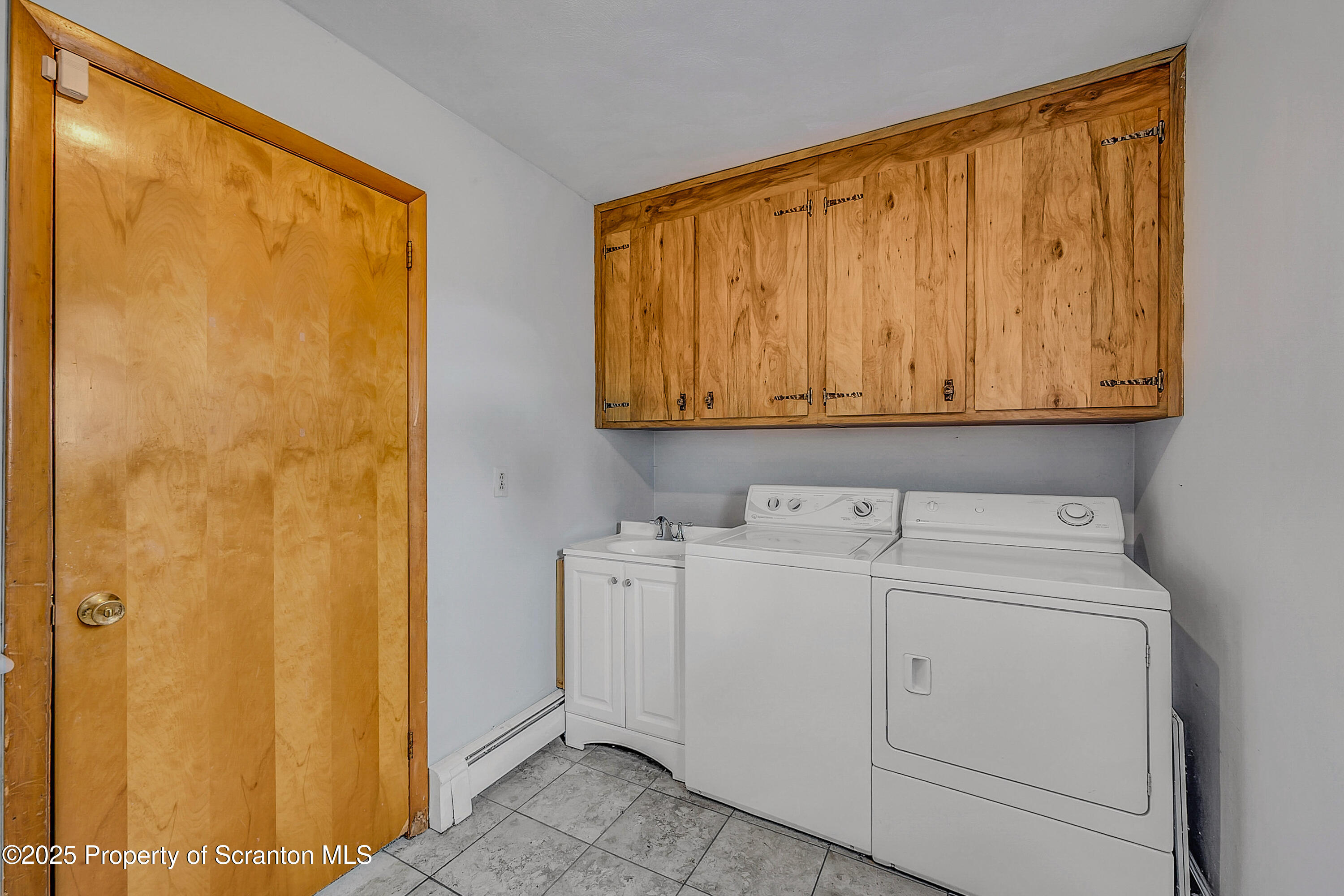 807 Marion Lane Moosic, PA 18507 - Photo 32 of 42 a utility room with dryer and washer