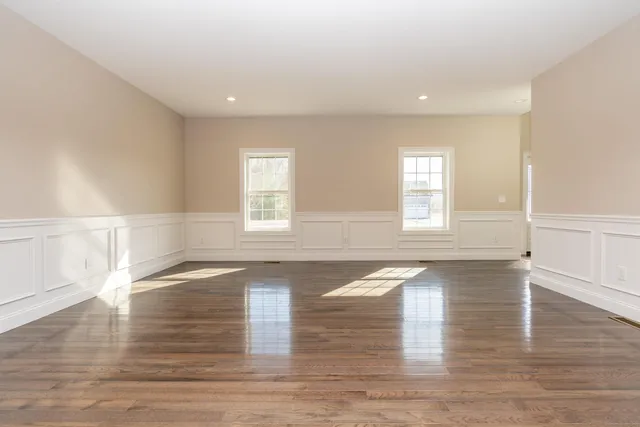 $779,900 | 2 Stratton Farms Road, Suffield, CT 06093