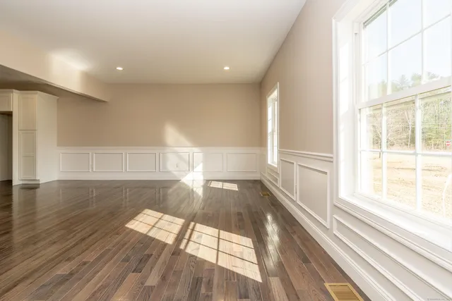 $779,900 | 2 Stratton Farms Road, Suffield, CT 06093