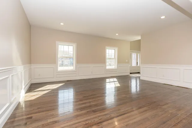 $779,900 | 2 Stratton Farms Road, Suffield, CT 06093