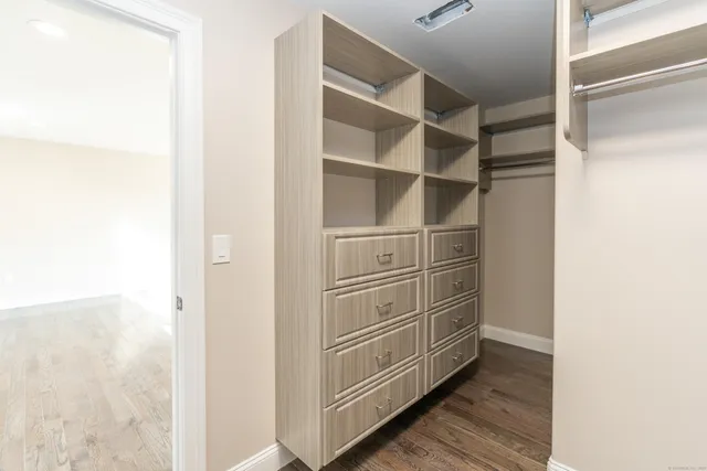 $779,900 | 2 Stratton Farms Road, Suffield, CT 06093