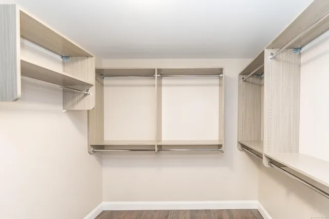 $779,900 | 2 Stratton Farms Road, Suffield, CT 06093