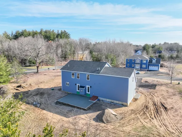 $779,900 | 2 Stratton Farms Road, Suffield, CT 06093