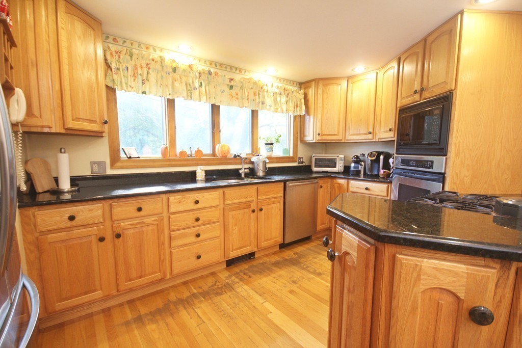 10 Hayes Road Salem, MA 01970 - Photo 7 of 26