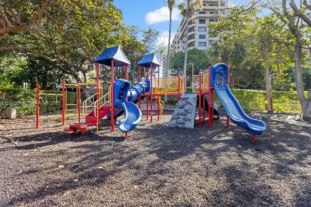 $924,900 | 151 Crandon Boulevard, Unit 127, Key Biscayne, FL 33149