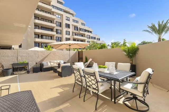 $924,900 | 151 Crandon Boulevard, Unit 127, Key Biscayne, FL 33149