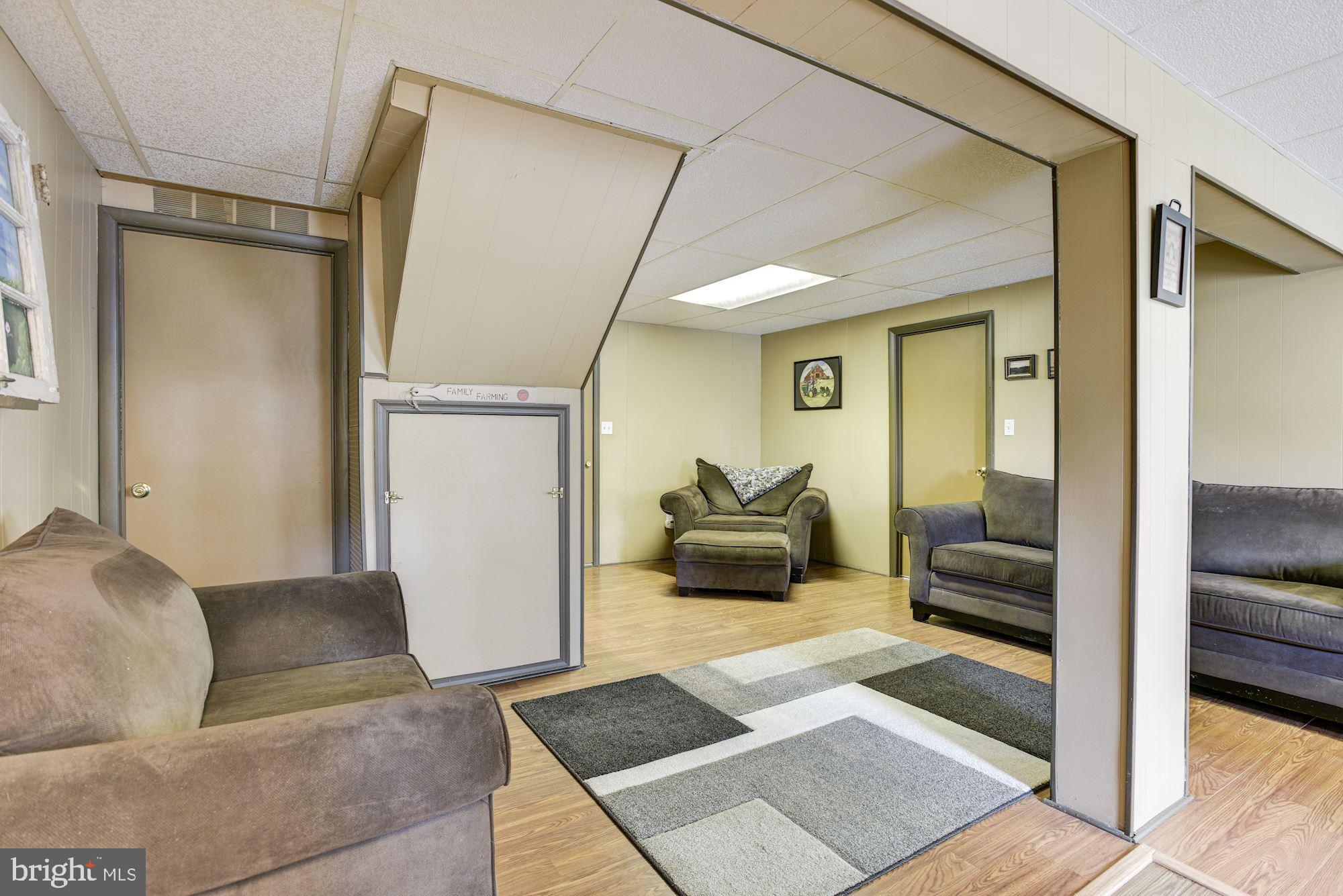 8615 Windsor Mill Road Baltimore, MD 21244 - Photo 20 of 31 Family Room